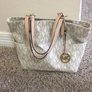 Micheal Kors purse